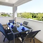 Appartement 2 In Einer Neuen Mit Pool In Ruhiger Lage By Interhome Umag