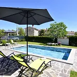 Appartement 2 In Einer Neuen Mit Pool In Ruhiger Lage By Interhome *