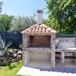 2 In Einer Neuen Mit Pool In Ruhiger Lage By Interhome * Umag