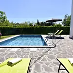 2 In Einer Neuen Mit Pool In Ruhiger Lage By Interhome Appartement