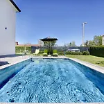 2 In Einer Neuen Mit Pool In Ruhiger Lage By Interhome Appartement