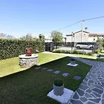 Appartement 2 In Einer Neuen Mit Pool In Ruhiger Lage By Interhome