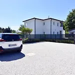 Appartement 2 In Einer Neuen Mit Pool In Ruhiger Lage By Interhome *