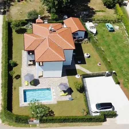 Lejlighed 2 In Einer Neuen Mit Pool In Ruhiger Lage By Interhome *