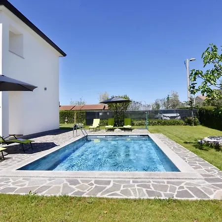 Lejlighed 2 In Einer Neuen Mit Pool In Ruhiger Lage By Interhome