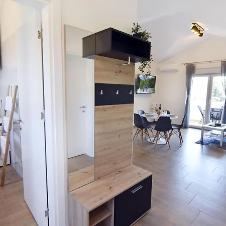 2 In Einer Neuen Mit Pool In Ruhiger Lage By Interhome *