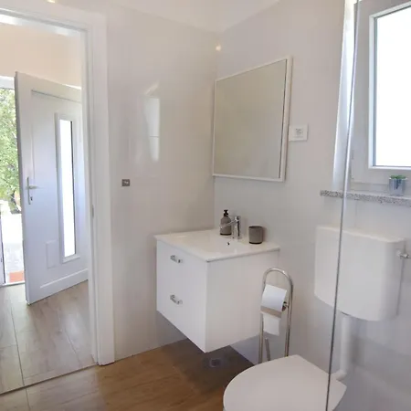 2 In Einer Neuen Mit Pool In Ruhiger Lage By Interhome *