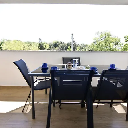 2 In Einer Neuen Mit Pool In Ruhiger Lage By Interhome 아파트 *