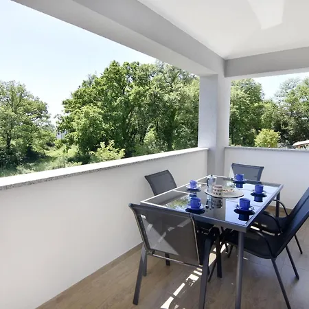 2 In Einer Neuen Mit Pool In Ruhiger Lage By Interhome 아파트 *