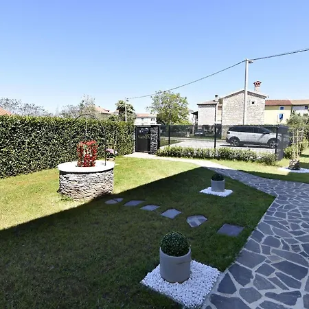 Apartament 2 In Einer Neuen Mit Pool In Ruhiger Lage By Interhome