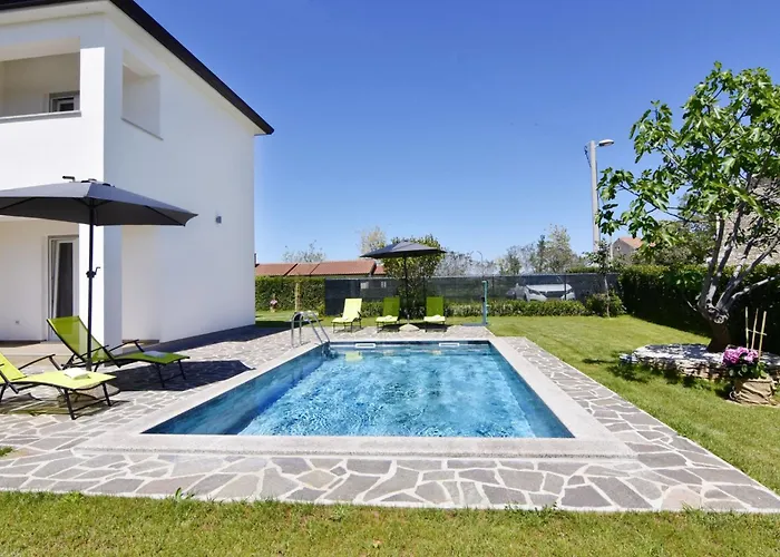 Lejlighed 2 In Einer Neuen Mit Pool In Ruhiger Lage By Interhome