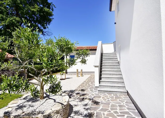 2 In Einer Neuen Mit Pool In Ruhiger Lage By Interhome Lejlighed