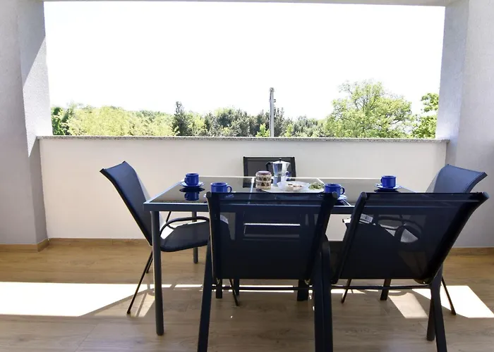 2 In Einer Neuen Mit Pool In Ruhiger Lage By Interhome Lejlighed *