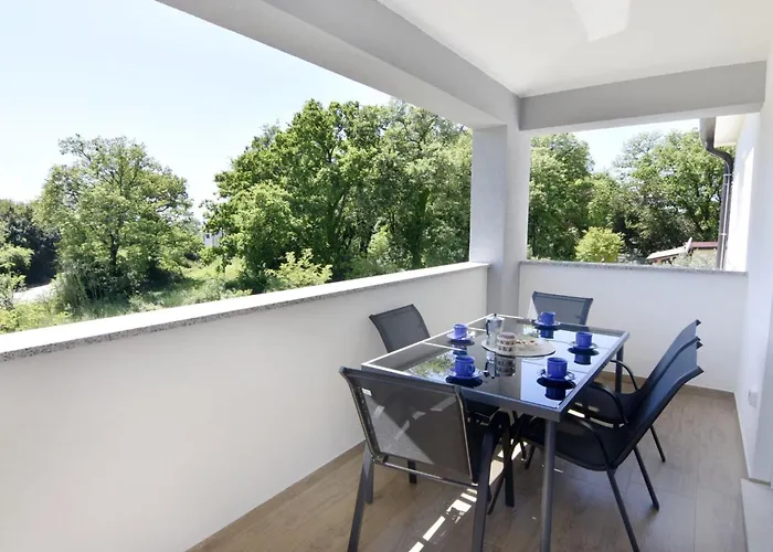 2 In Einer Neuen Mit Pool In Ruhiger Lage By Interhome Lejlighed *