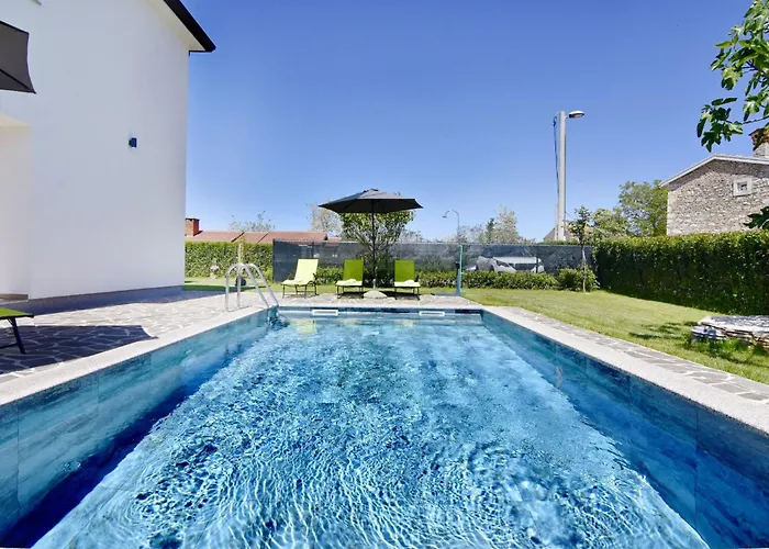 2 In Einer Neuen Mit Pool In Ruhiger Lage By Interhome Lejlighed
