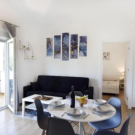 2 In Einer Neuen Mit Pool In Ruhiger Lage By Interhome *