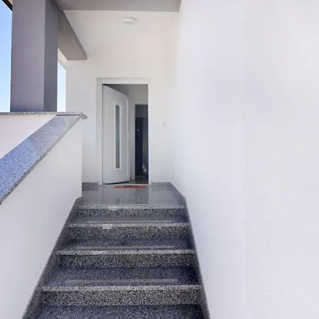 2 In Einer Neuen Mit Pool In Ruhiger Lage By Interhome Апартаменты Умаг