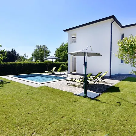 2 In Einer Neuen Mit Pool In Ruhiger Lage By Interhome Апартаменты *