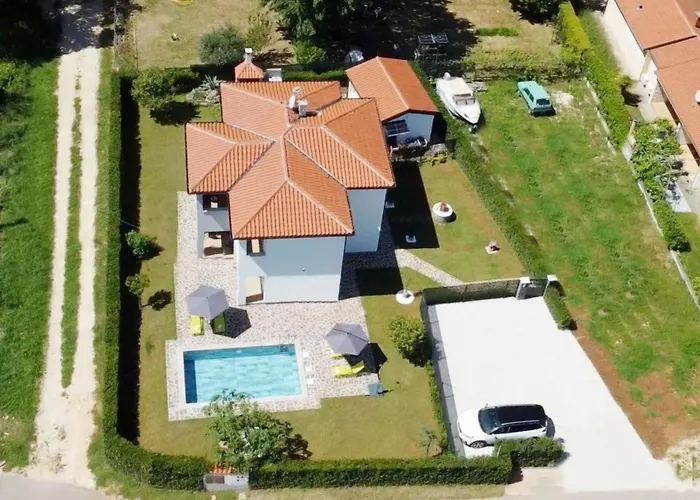 Apartmán 2 In Einer Neuen Mit Pool In Ruhiger Lage By Interhome *