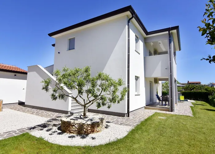 2 In Einer Neuen Mit Pool In Ruhiger Lage By Interhome דירה *
