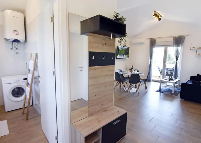 2 In Einer Neuen Mit Pool In Ruhiger Lage By Interhome *
