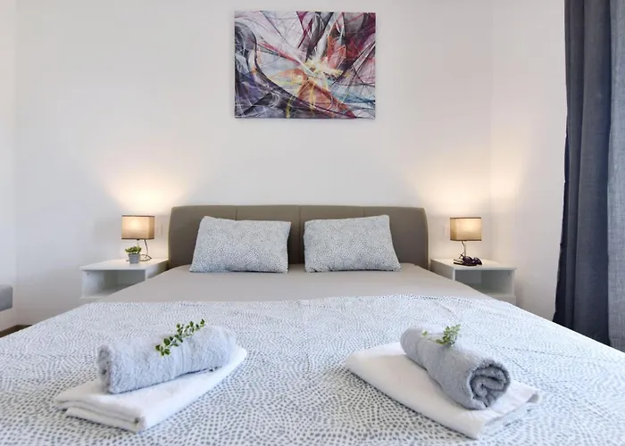 2 In Einer Neuen Mit Pool In Ruhiger Lage By Interhome Umag