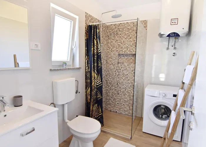 2 In Einer Neuen Mit Pool In Ruhiger Lage By Interhome Apartmán