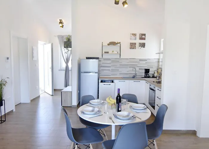 2 In Einer Neuen Mit Pool In Ruhiger Lage By Interhome Umag