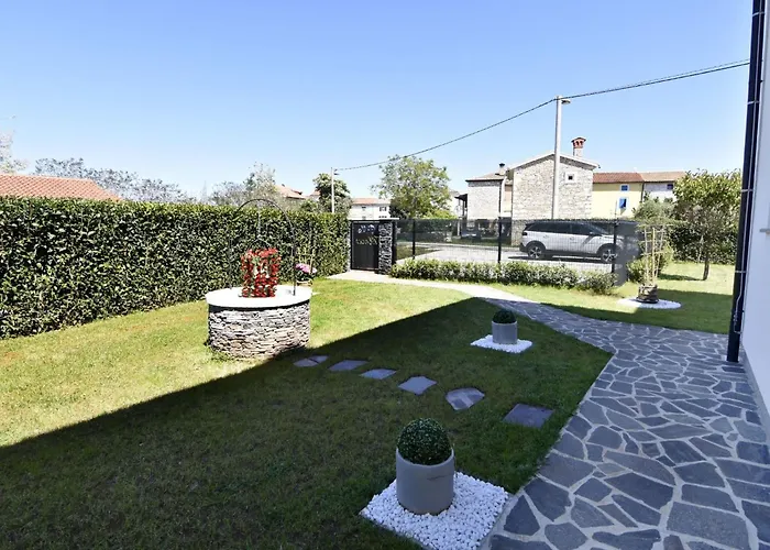 דירה 2 In Einer Neuen Mit Pool In Ruhiger Lage By Interhome